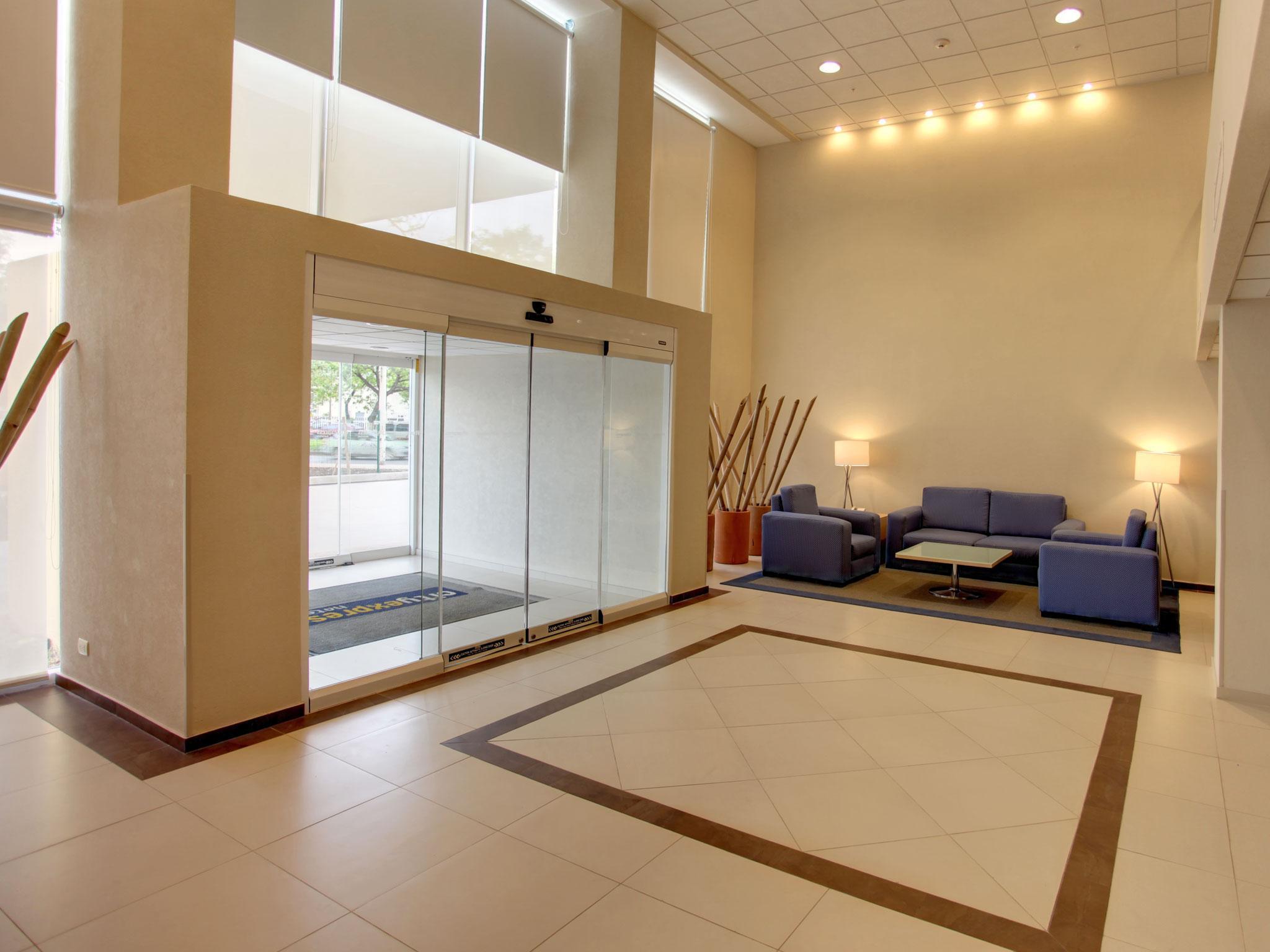 City Express Junior By Marriott Villahermosa Bagian luar foto