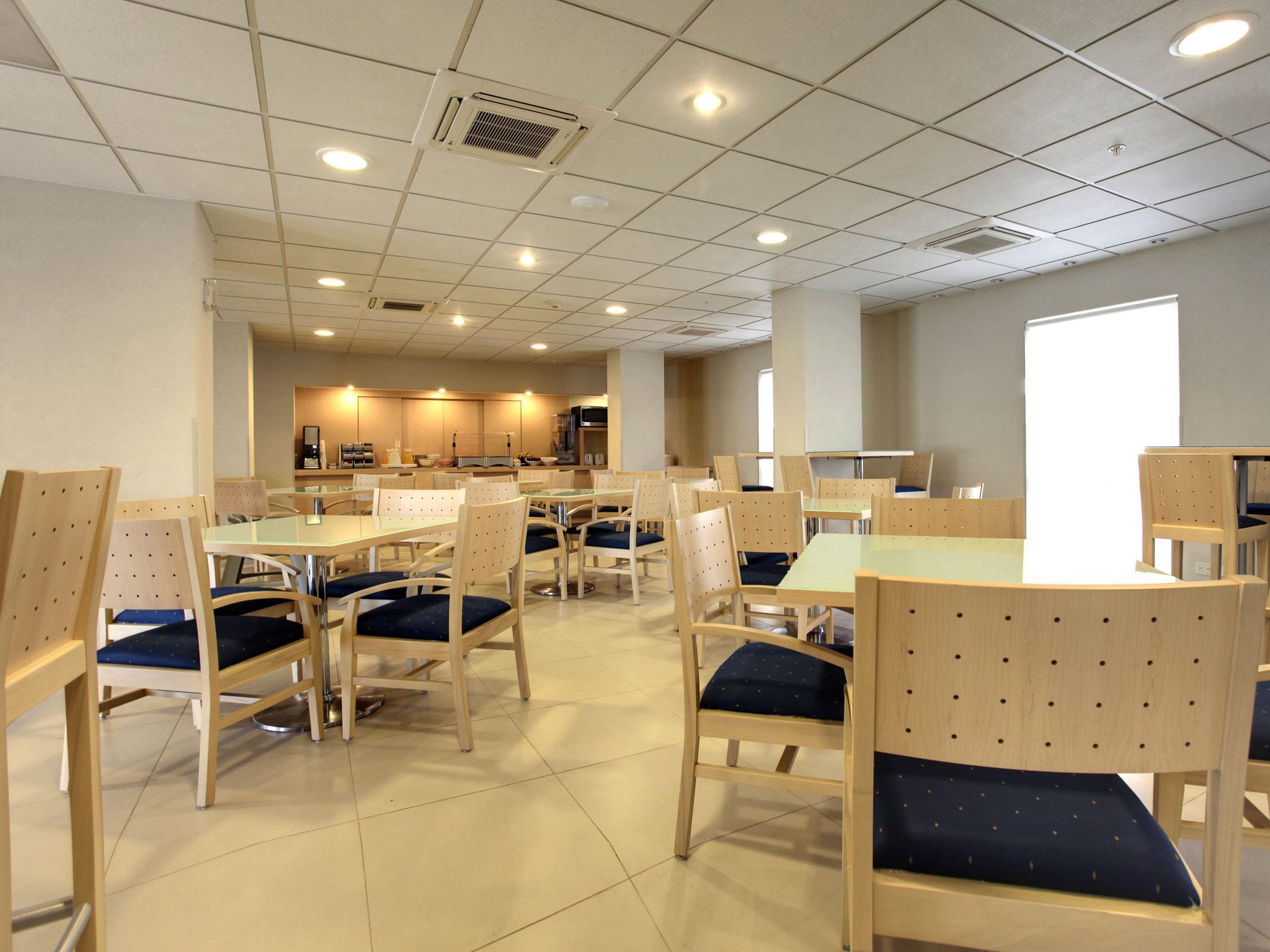 City Express Junior By Marriott Villahermosa Bagian luar foto