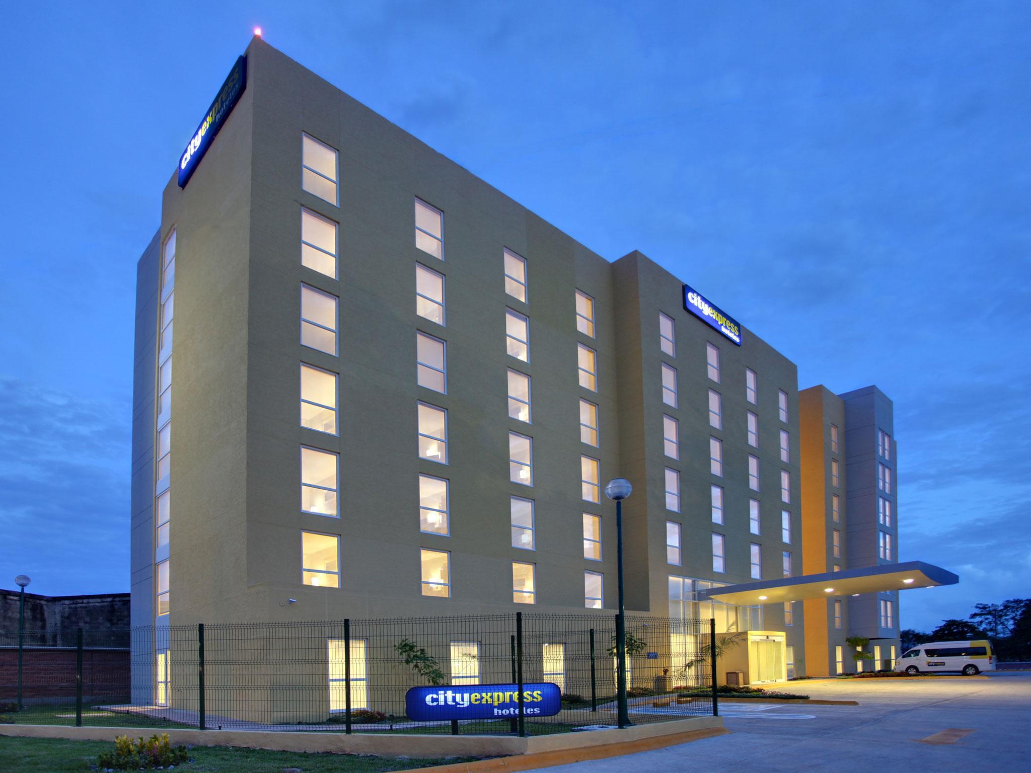 City Express Junior By Marriott Villahermosa Bagian luar foto