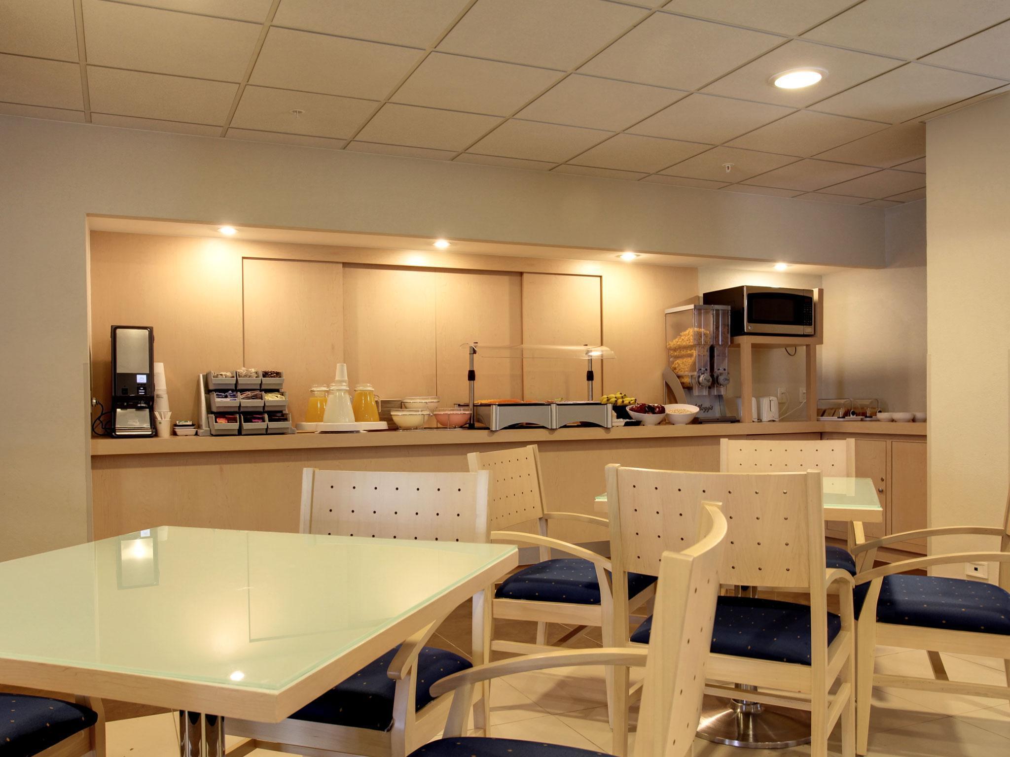 City Express Junior By Marriott Villahermosa Bagian luar foto