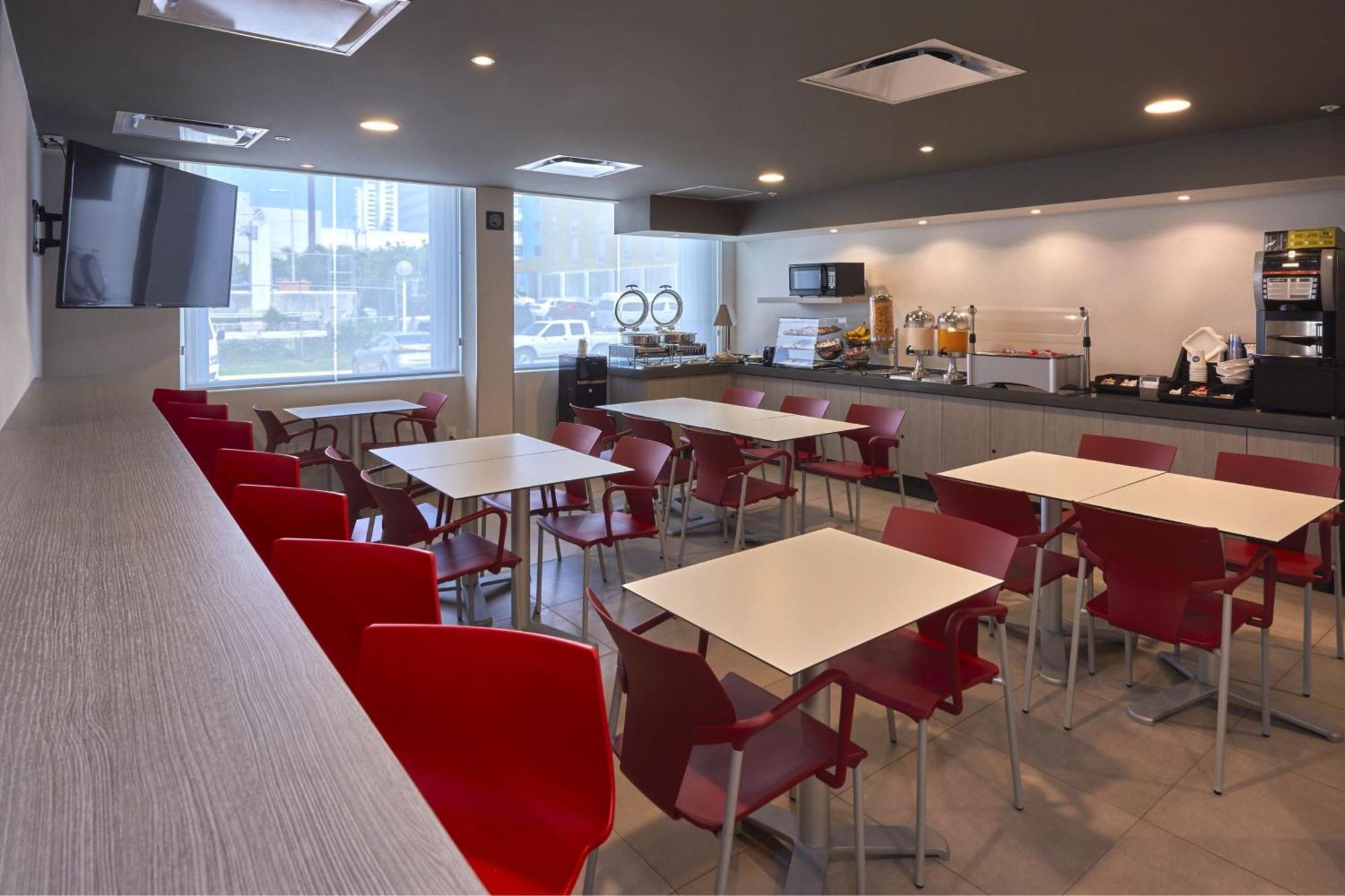 City Express Junior By Marriott Villahermosa Bagian luar foto