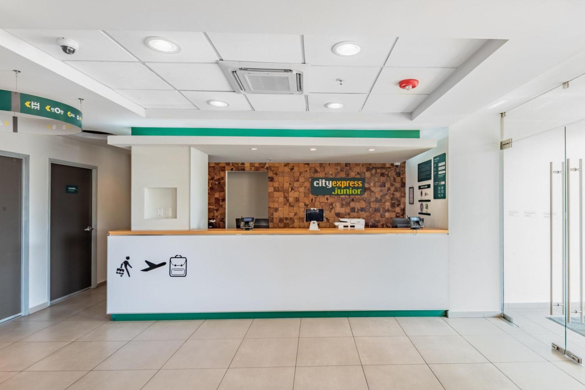 City Express Junior By Marriott Villahermosa Bagian luar foto